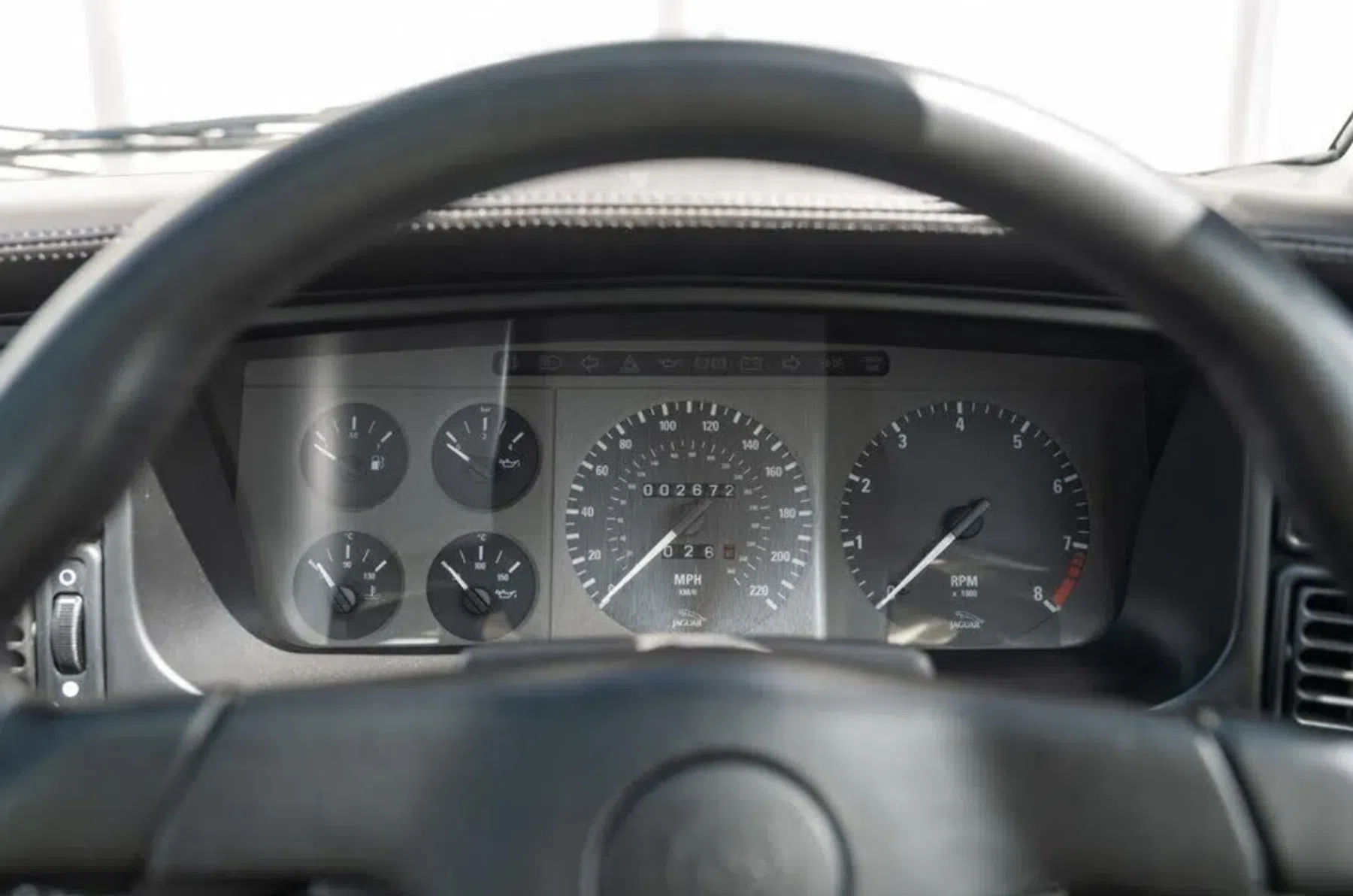 Jaguar XJ220